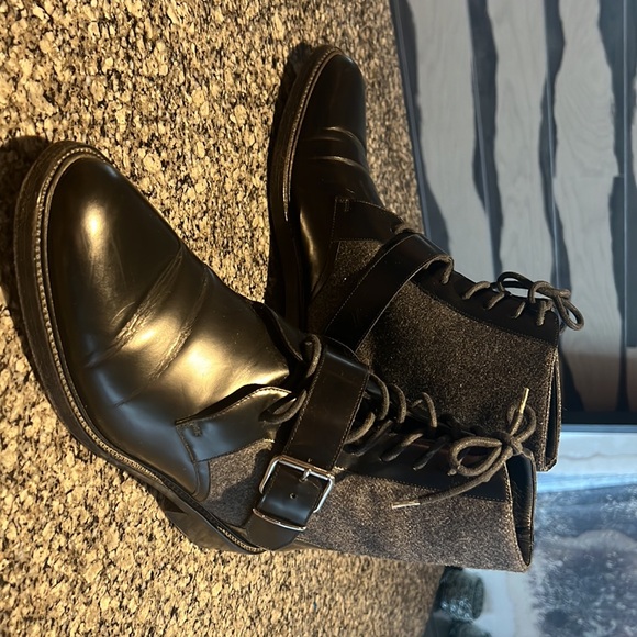 Burberry flat motorcycle boot size 40 Black leather with gray wool felt tops. - Picture 4 of 4